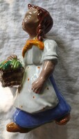 H Rahmer Mária munkája Kosaras Lányfigura.Méret 24cm.Jelzetlen,art deco.Pici lepattanás fotózva.figu