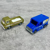 Matchbox MBX Service Truck 2019 kék CARGO autó, 1966 Dodge A100 Pickup 2012 arany színű autó szett