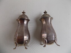 2 db. angol ezüst fűszertartó, 1845. 61,2 gramm, szép állapot.