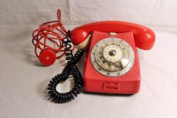Régi piros telefon [X-SAJT]