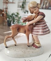 Porcelán, kislány őzikével. 13 cm magas