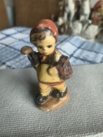 Retro iskolás kislány kerámia figura kosárral (Hummel stílusú)