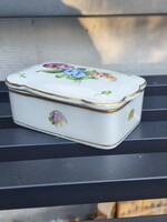 Herendi kézzel festett virágmintás porcelán doboz / bonbonier – II. osztály
