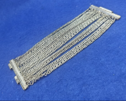 Nagy Diana fémjelzésű, 935-ös finomságú antik ezüst karlánc – 16 cm / 67,4 g (Hiányos)