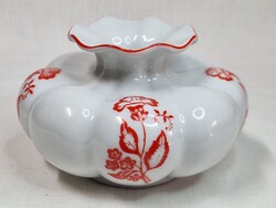 Zsolnay virág mintás gerezdes formájú fodros peremű porcelán váza hibátlan állapotban 7 cm magas