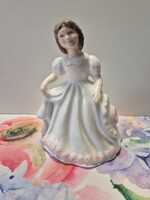 Amanda - Gyönyörű, ROYAL DOULTON porcelán lányka, 13 cm magas