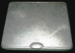 Antik ezüstözött alpakka stabilan záródó dohány/burnót doboz 8 x 10 cm a képek szerint