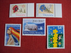 Magyar postatiszta bélyegek blokkok névértéken eladók-Sz-26