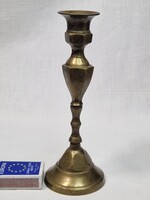 Régi szép formájú nagyobb méretű réz gyertyatartó megkímélt állapotban 224 g. és 19 cm. magas