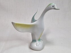 Hollóházi liba kiterjesztett szárnnyal porcelán figura hibátlan állapotban 15 cm. magas