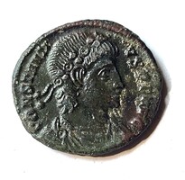 Római bronz  Constans AE4 angyalok koszorúval hátlap (P36)