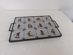 Antik csempe konyhai eszköz tálca 12 színes delft porcelán bronz szerelékkel munka motívum 361 7543