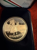 1998 UNICEF „A világ gyermekeiért” 2000 Ft ezüst Proof emlékérme – doboz, certifikát
