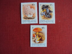 Magyar postatiszta bélyegek blokkok jó árban  eladók-Sz-103