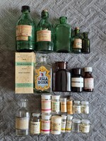 Régi patikai gyűjtemény – Zöld és díszcímkés üvegek, Sterogenol, Neocarbolax bádogdobozok és Harmat