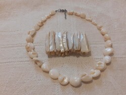 Mother-of-pearl necklace with amorphous beads + matching pendant