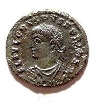 Roman bronze CONSTANTINUS MAGNUS facing left, camp guard back (AA9)