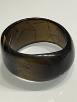 Vintage lucite bracelet in asymmetrical shape, with thin gold threads, 7 cm inner diameter