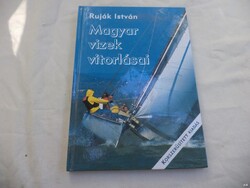 Magyar vizek vitorlásai könyv (8013)