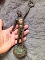 Bronz koszorút tartó szobor