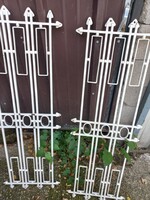 Két darab antik tömör kovácsoltvas rács