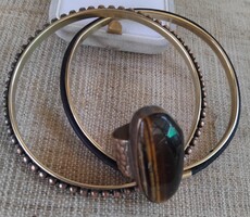 Beautiful Condition Artistic Ring with Tiger's Eye, Comes with Two Bracelets