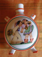 Zsolnay matyós gyermekek mintázatú, pajzspecsétes jelzett porcelán kulacs
