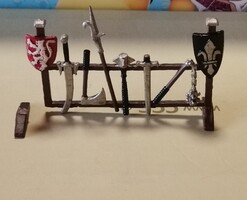 Ritka Retro HeroQuest (1989) Fegyverállvány Bútor – Hiánytalan fegyverzet!