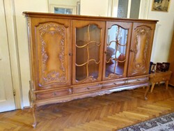 Chippendale, neobarokk, négyajtós tálalószekrény. Szép állapotú.