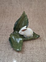 Herendi mini figura, nyuszi levélen, sérült