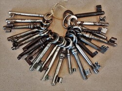 25 pcs Old Keys