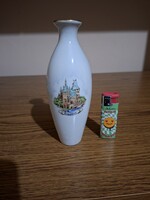 Aquincumi porcelán emlék váza. Budapest. 17,7 cm. Hibátlan. Jelzett