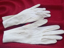 Szarvas bőr kesztyű gyöngyház gombokkal  (méret: S, kesztyű méret: 6)
