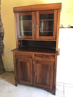 Szép, jó állapotban tartott tálaló szekrény