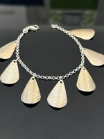 Beautiful silver bracelet or anklet.