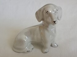 Porcelán figura tacskó kutya nipp retro 9x4x8cm fényes máz kézi festés