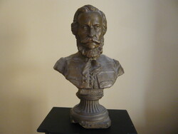 Eötvös József büszt.