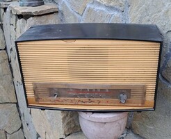 Old R-4030 Vacuum Tube Radio – in original condition, for parts