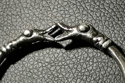 Viking / Kora középkori stílusú torques karperec – Múzeumi másolat