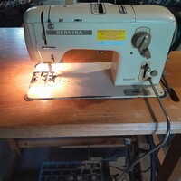 Vintage Bernina 740 varrógép üzemképes