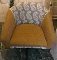 Retro Upholstered Swivel Shell Chair
