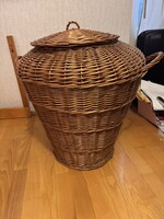 Large Retro Woven Laundry Basket - Lid with Two Handles