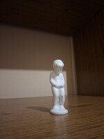 Porcelain peeing child, little boy. 11.5 Cm. Flawless.