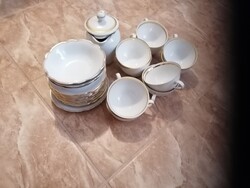 Elegáns bajor porcelán részleges készlet: 10 db csésze, kistányérok és ritka fedeles edény