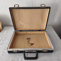 Lockable wooden suitcase, chest, document bag with 2 keys