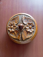 Round wooden box
