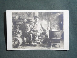 Képeslap,Jean-Eugène Buland grafika,művészet,Munkások a kályha mellett,1906-