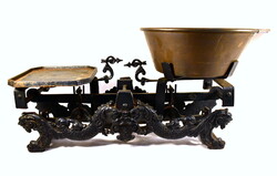 ANTIQUE HISTORIC CAST IRON AND BRASS SPICE SCALE WITH YELLOW BRASS POT