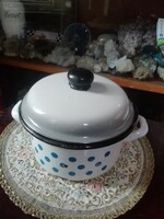 Potted metal dish, the lid may not belong to it, in the condition shown in the pictures