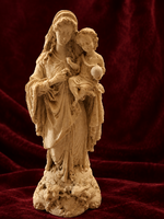 Szűz Mária és a kis Jézus ábrázolás látható (Madonna-szobor),